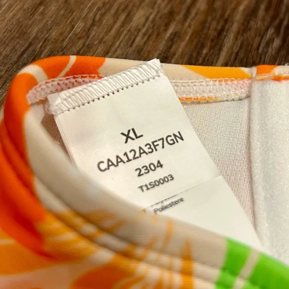 🦋 NWT Cupshe bikini top, extra-large, floral with ruffles and tassels - Picture 4 of 8